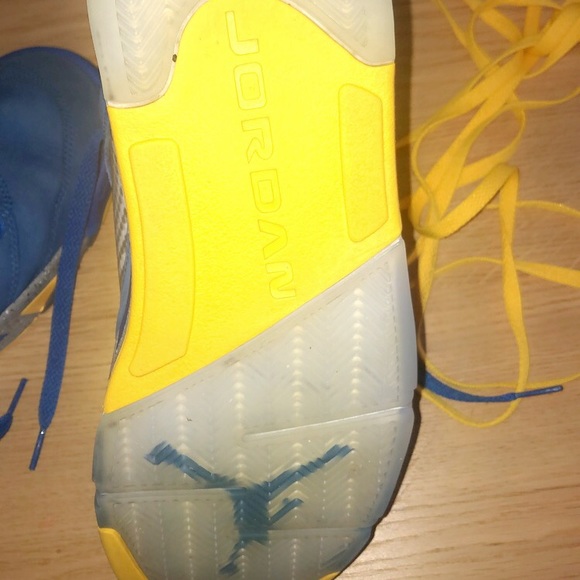 Jordan 5 laney, size 11, 8.5 condition. - Picture 4 of 5